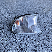 Load image into Gallery viewer, E46 clear corner lights - coupe / convertible