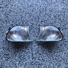 Load image into Gallery viewer, E46 clear corner lights - coupe / convertible