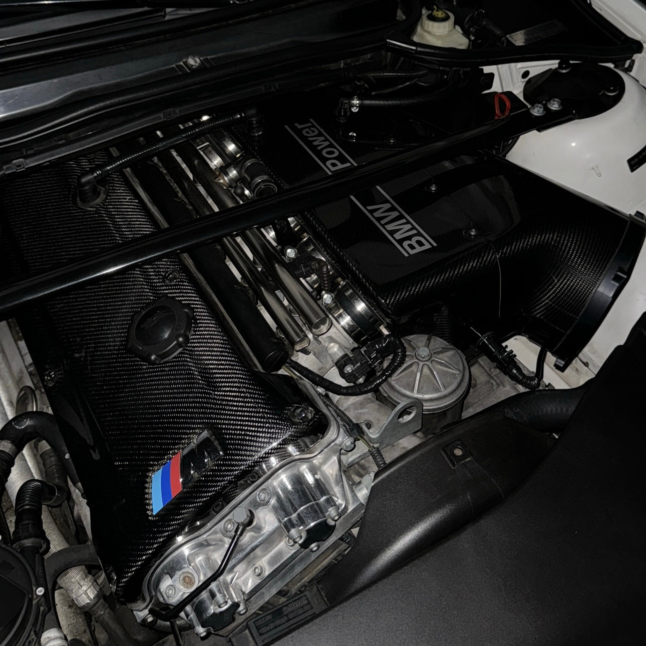 E46 M3 carbon fiber engine cover (01-06) – Rare36parts